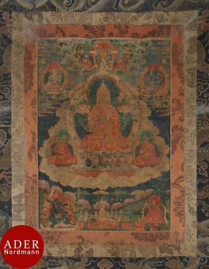 null TIBET - XVIIIe siècle
Tangka, détrempe sur toile. Le lama Tsongkhapa, dans un...