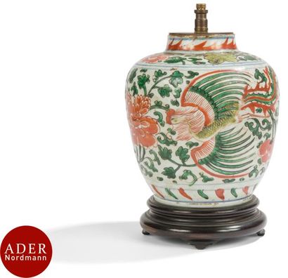 null CHINE - XVIIe siècle
Pot à gingembre en porcelaine émaillée en rouge de fer...