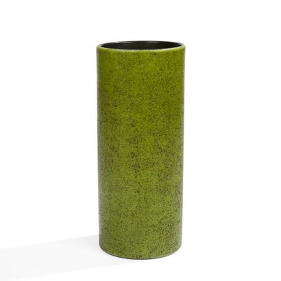 null GEORGES JOUVE (1910-1964)

Cylindre, le modèle conçu vers [1955]
Vase rouleau.
Épreuve...