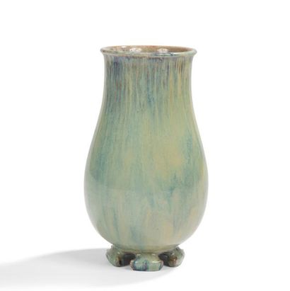 null FRÉDÉRIC KIEFER (1894-1977)

Vase balustre reposant sur une base traitée dans...