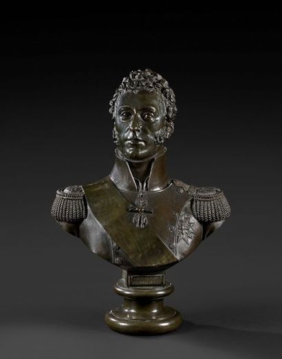 null Buste en bronze à patine brune représentant Louis Antoine, duc d’Angoulême et...