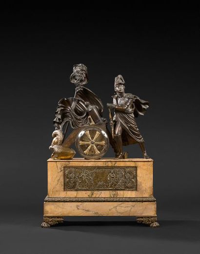 null Importante pendule au Prince Eugène, en bronze patiné, doré et marbre jaune...