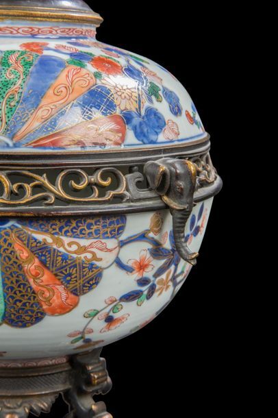 null Pot-pourri en porcelaine de Chine et porcelaine du Japon du XVII siècle à monture...