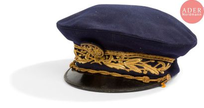 null Casquette de sous-préfet en drap bleu et broderie or. Avec couvre casquette...