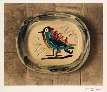 Pablo Picasso (d’après) [Plat en céramique à l'oiseau]. Vers 1950. Lithographie....