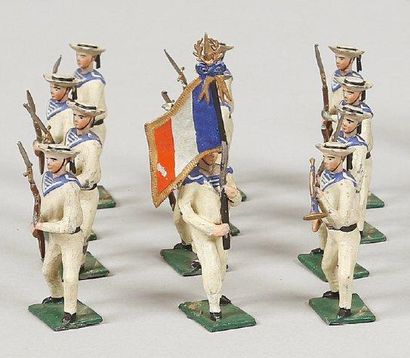 CBG Marin français Campagne du Tonkin. En tenue blanche, avec chapeau, en marche....