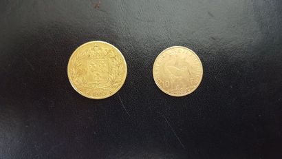 null Lot de deux pièces en or françaises:
- 20 Francs en or. Louis XVIII buste nu....