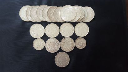 null Lot de 21 pièces en argent, France. 
- 12 pièces de 50 Francs. Type Hercule....