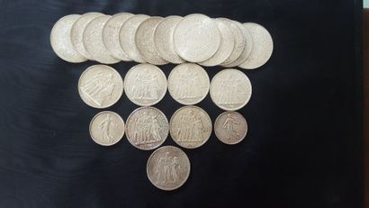 null Lot de 21 pièces en argent, France. 
- 12 pièces de 50 Francs. Type Hercule....