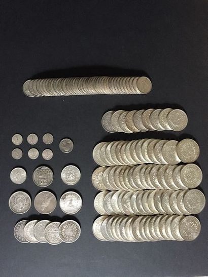 null Fort lot de pièces en argent dont:
- 60 pièces de 50 Francs en argent Type Hercule....