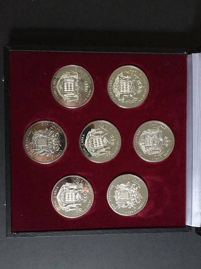 null MONACO
Ensemble de sept médailles commémoratives en argent massif (999) à l'effigie...
