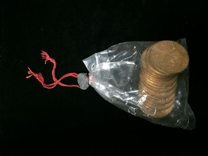 null 10 pièces de 50 Pesos en or dans un sachet scellé

Frais acheteur : 8% HT