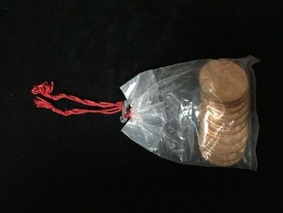 null 10 pièces de 50 Pesos en or dans un sachet scellé

Frais acheteur : 8% HT