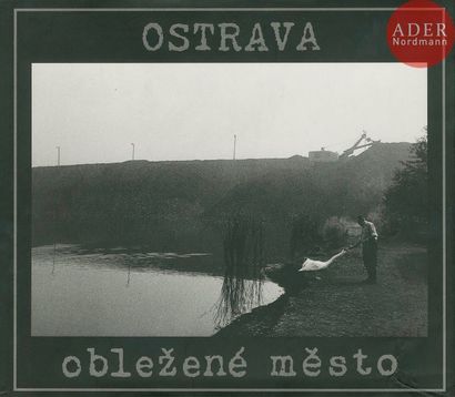 null KOLAR, VIKTOR (1888-1957)
Deux volumes. 
Ostrava oblezene mesto.
Sfinga, 1995.
In-4...