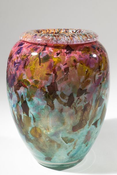 null Jean-Claude NOVARO (1943-2015)
 Vase ovoïde à large col en verre soufflé à décor...