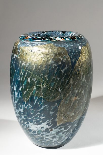 null Jean-Claude NOVARO (1943-2015)
 Vase ovoïde à large col en verre soufflé à décor...