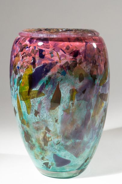 null Jean-Claude NOVARO (1943-2015)
 Vase ovoïde à large col en verre soufflé à décor...