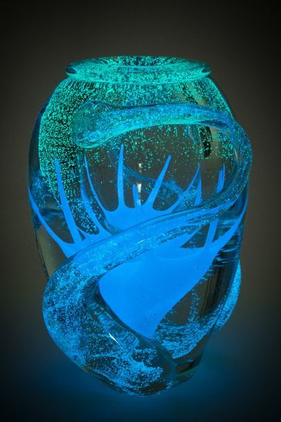 null Jean-Claude NOVARO (1943-2015)
 Vase ovoïde en verre soufflé transparent à décor...