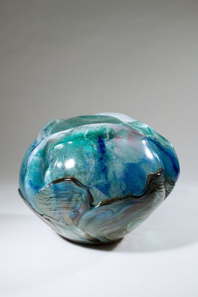 null Jean-Claude NOVARO (1943-2015)
. Vase boule en verre soufflé à décor d’émaux...