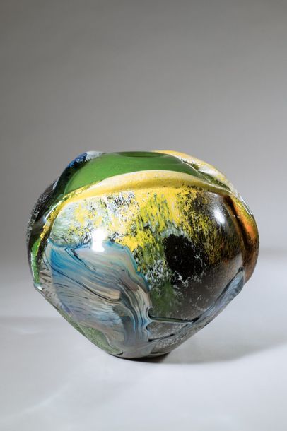 null Jean-Claude NOVARO (1943-2015)
Vase boule en verre soufflé à décor d’émaux noir,...