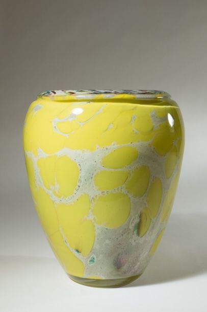 null Jean-Claude NOVARO (1943-2015)
 Vase ovoïde à large col multicolore en verre...