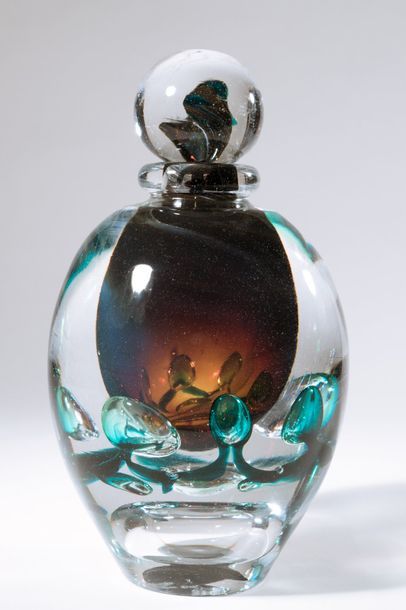 null Jean-Claude NOVARO (1943-2015){CR}Flacon ovoïde en verre soufflé transparent...