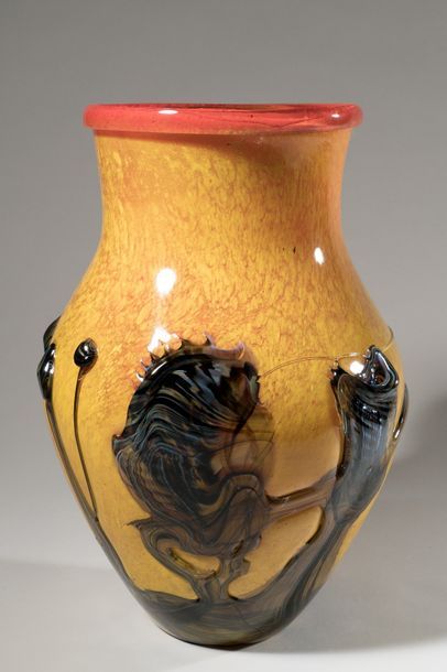 null Jean-Claude NOVARO (1943-2015)
Vase balustre en verre soufflé à décor intercalaire...