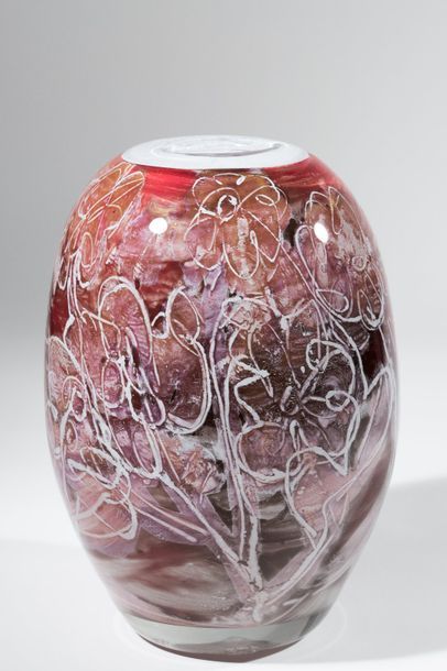 null Jean-Claude NOVARO (1943-2015)
Vase à col resserré en verre soufflé à décor...