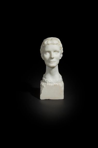 null Louis DERBRÉ (1925-2011)
Tête de femme
Sculpture en marbre blanc.
Signée à la...