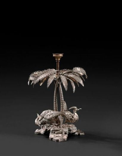 null Sculpture en bronze argenté monté en pied de lampe figurant un palmier sous...