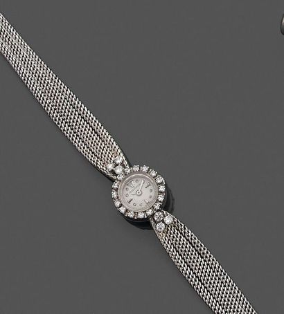 null JAEGER-LECOULTRE
Montre de dame en or gris 18K (750), cadran rond serti de diamants...