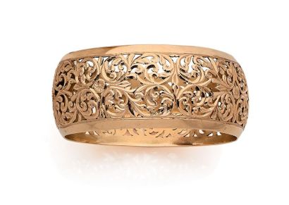 null Bracelet ouvrant en or 14K (585) repercé de feuillages. Dimensions : 2,8 x 18...