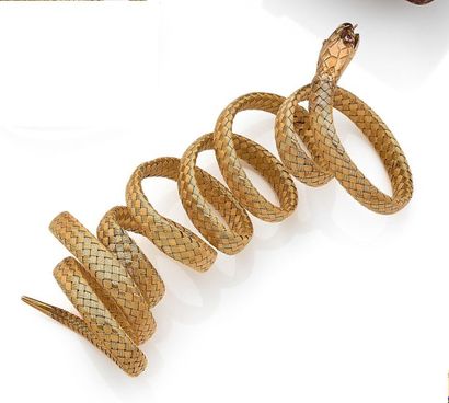 null Bracelet armille en or 18K (750) tressé représentant un serpent, les yeux piqués...
