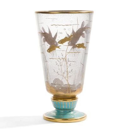 null AUGUSTE HEILIGENSTEIN (1891-1976)
Poissons du Japon, c. 1930
Vase cornet sur...