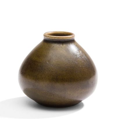 null Henri SIMMEN (1880-1963)
Précieux vase piriforme miniature.
Épreuve en grès...