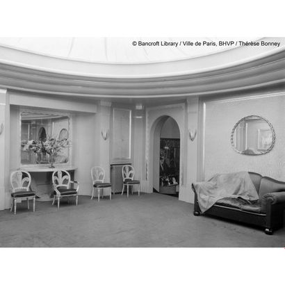 null ANDRÉ GROULT (1884-1967) 
Coquille, c. 1920
Miroir de salon à l’encadrement...
