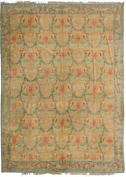Important tapis espagnol (vers 1930). 
Velours...