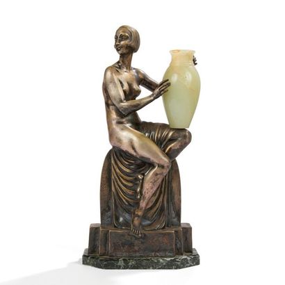 null PIERRE LE FAGUAYS (1892-1935)
Baigneuse à l’amphore
Sculpture éclairante. Épreuve...