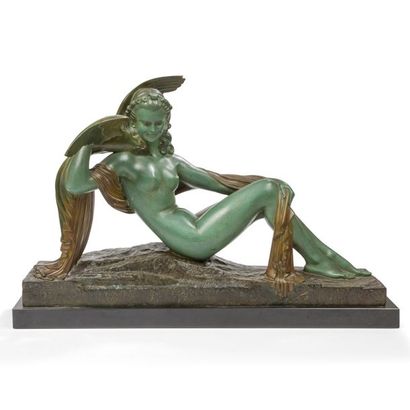 null DEMETER H. CHIPARUS (1886-1947)
Nu à l’oiseau
Sculpture. Épreuve en bronze à...