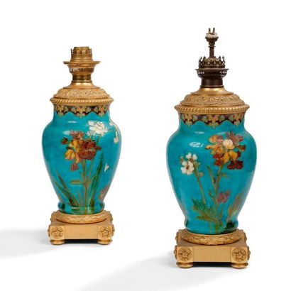 null AMALRIC WALTER (1870-1959)
Giroflées
Spectaculaire paire de lampes à pétrole....