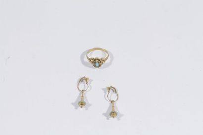 null Lot de bijoux en or 18K (750) comprenant: une paire de pendants d'oreilles agrémentés...