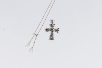 null Collier négligé en or 18K (750), agrémenté de perles de rivière. Travail français...