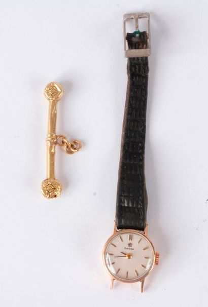 null Lot en or 18K (750) comprenant: une montre de dame et un pendentif de chaîne...