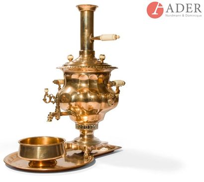 null Fabrique de Nikolaï Alexeevitch VORONTZOV. Toula. Vers 1880
Samovar en tombac...