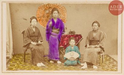 null Photographe non identifié
Japon, c. 1870-1890.
Musiciens. Acteurs. Samouraïs....