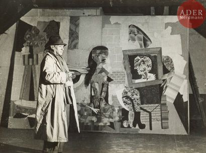 null Brassaï (Gyula Halasz, dit) (1899-1984)
Picasso devant le carton de tapisserie...
