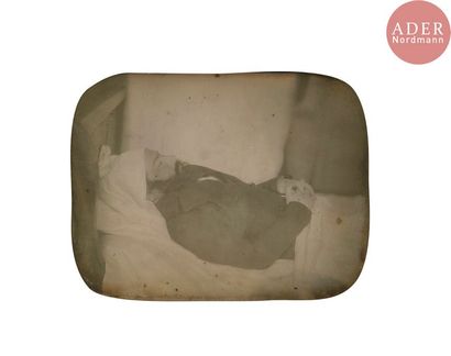 null Daguerréotypiste non identifié
Post mortem, c. 1850.
Cadavre recouvert d’un...