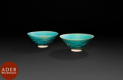null Deux coupes en céramique turquoise,
Iran seldjoukide, XIIe siècle
Céramiques...