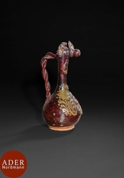 null Aiguière à tête d’oiseau stylisée, Turquie, Canakkale, fin XIXe siècle
Céramique...