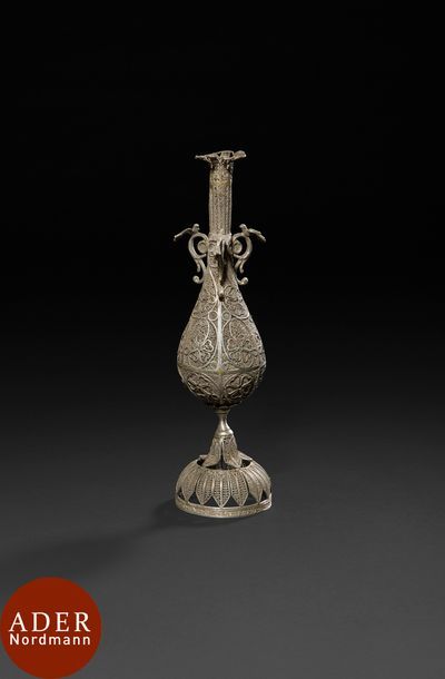 null Aspersoir à eau de rose en argent filigrané, Empire ottoman, Algérie, XIXe siècle
Aspersoir...
